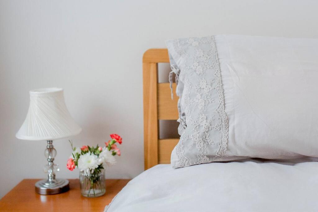 Casa vacanze Sleeps 5 - 3 Bedrooms - Walk To The Square Hosted Happy Valley Cast *