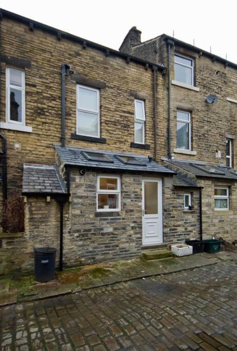 Sleeps 5 - 3 Bedrooms - Walk To The Square Hosted Happy Valley Cast Casa vacanze Hebden Bridge