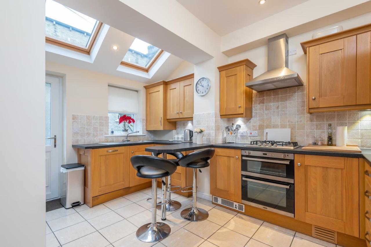 Sleeps 5 - 3 Bedrooms - Walk To The Square Hosted Happy Valley Cast * Hebden Bridge