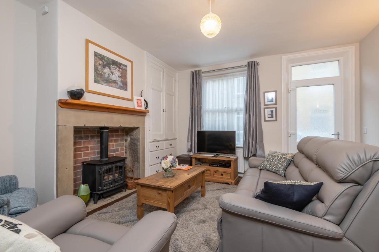 Casa vacanze Sleeps 5 - 3 Bedrooms - Walk To The Square Hosted Happy Valley Cast *