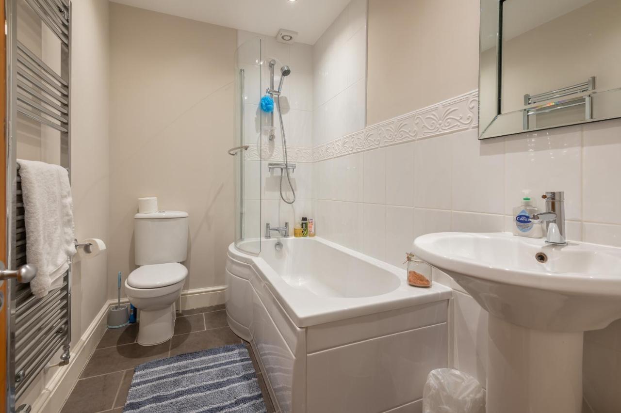 Casa vacanze Sleeps 5 - 3 Bedrooms - Walk To The Square Hosted Happy Valley Cast *